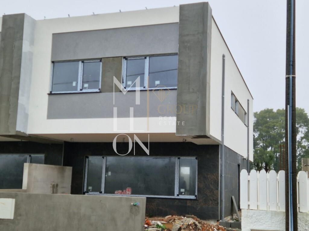 Luxury villas under construction – between the city, the estuary and the sea