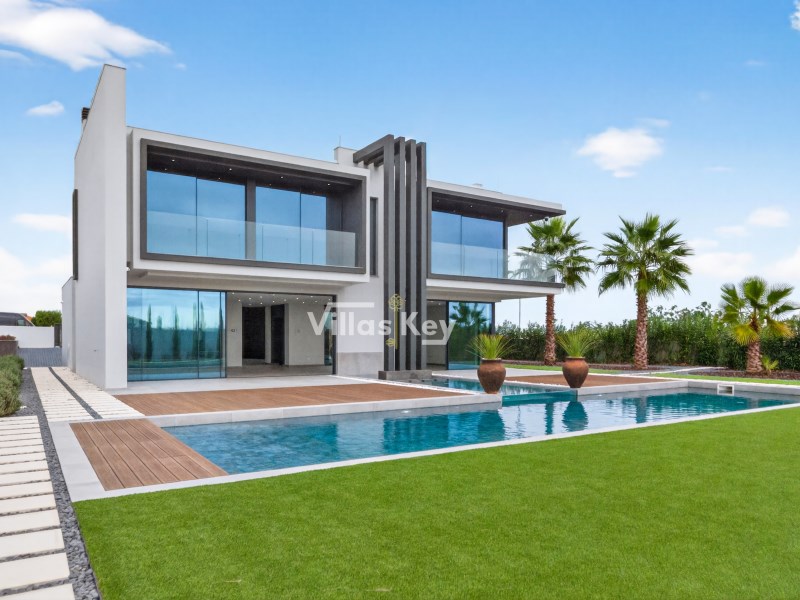 Luxury villa with 4 bedrooms, Sea View next to the beach in walking, Lagos/ Algarve.