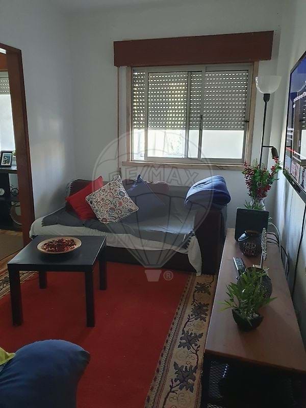 Building located 10 minutes' walk from Sr. Roubado metro station.