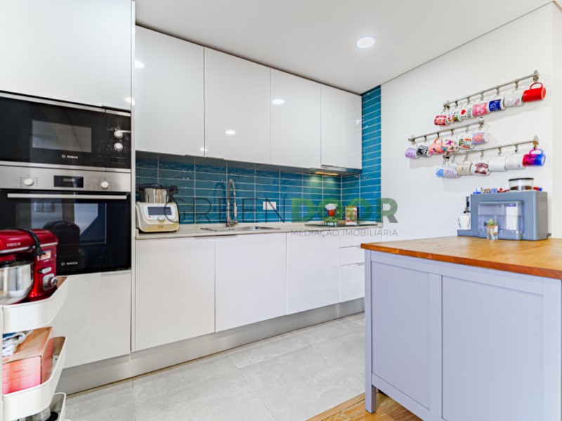 Renovated 2 Bedrooms with patio in Paio Pires Comfort on the ground floor