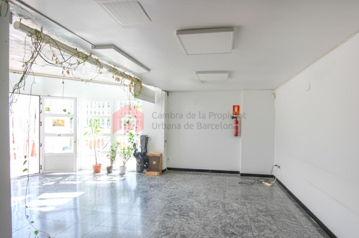 Commercial for sale in Santa Coloma de Gramenet, Spain