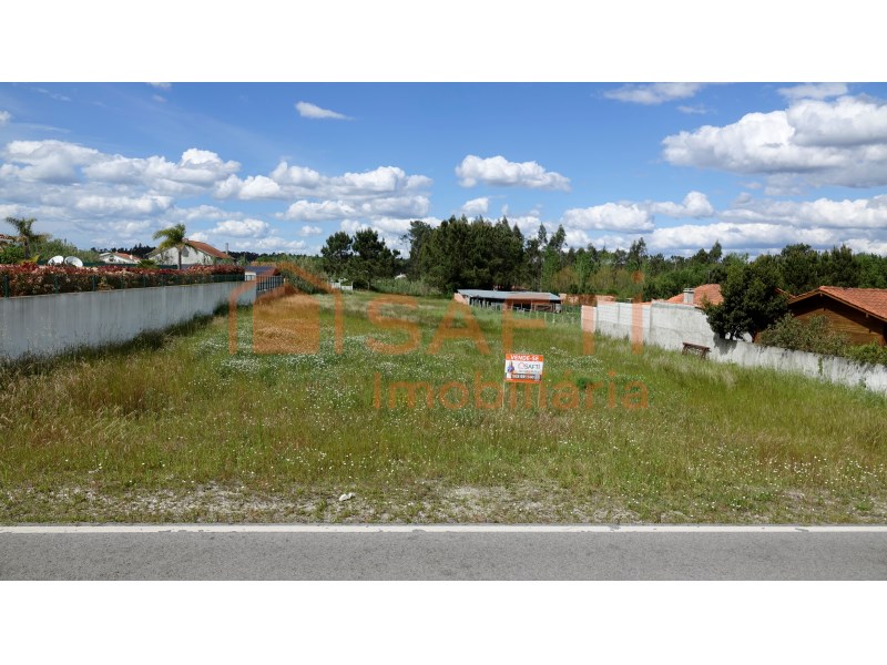 Land with approved project for a 3+1 bedroom single storey house with garage and swimming pool, in Pilado, Marinha Grande