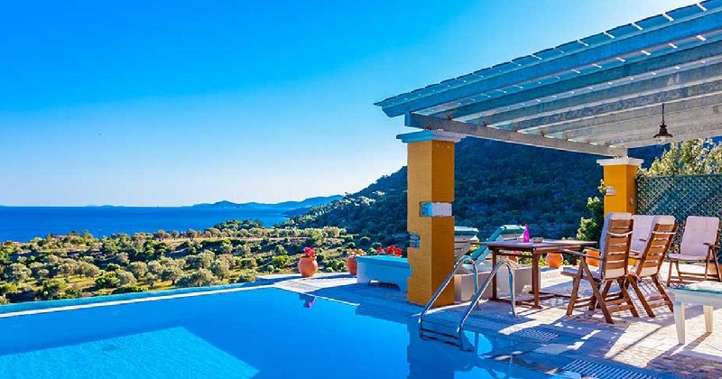 2 Homes with Mountains view for Sale in Samos | Properstar