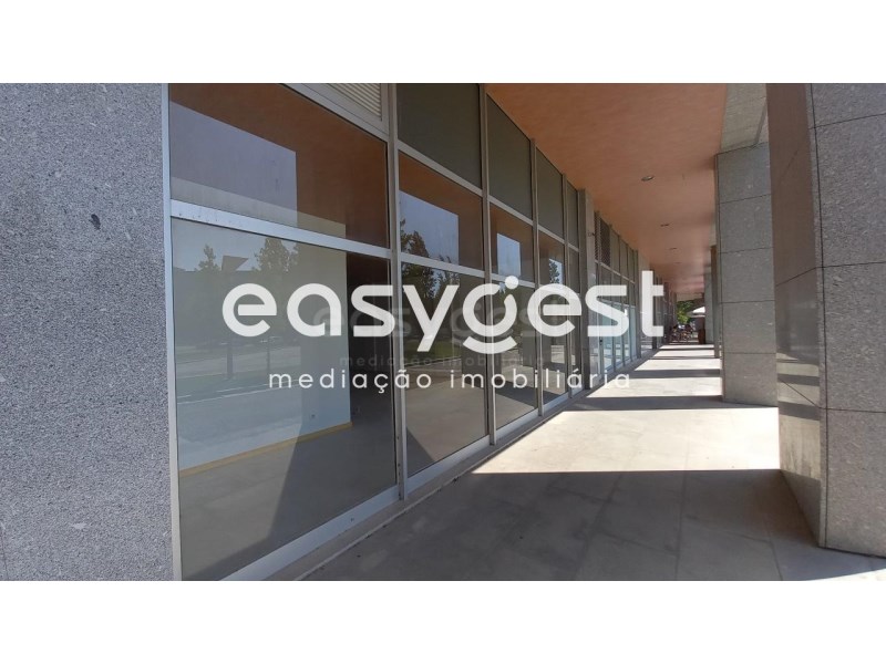 Shop with 181 m2 on Av. Europa next to the Palace of Justice, Viseu