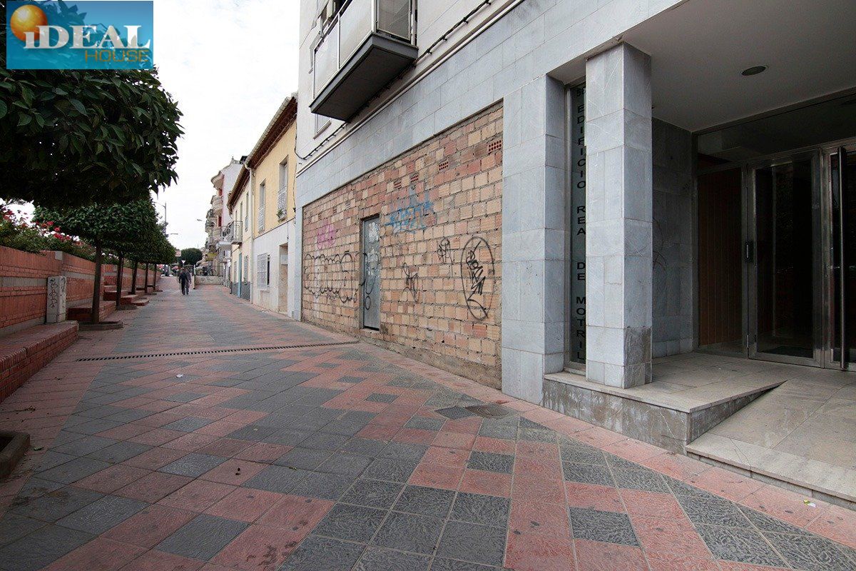 A5981J6. Local main street of Armilla, good façade. Sold unrepaired.
