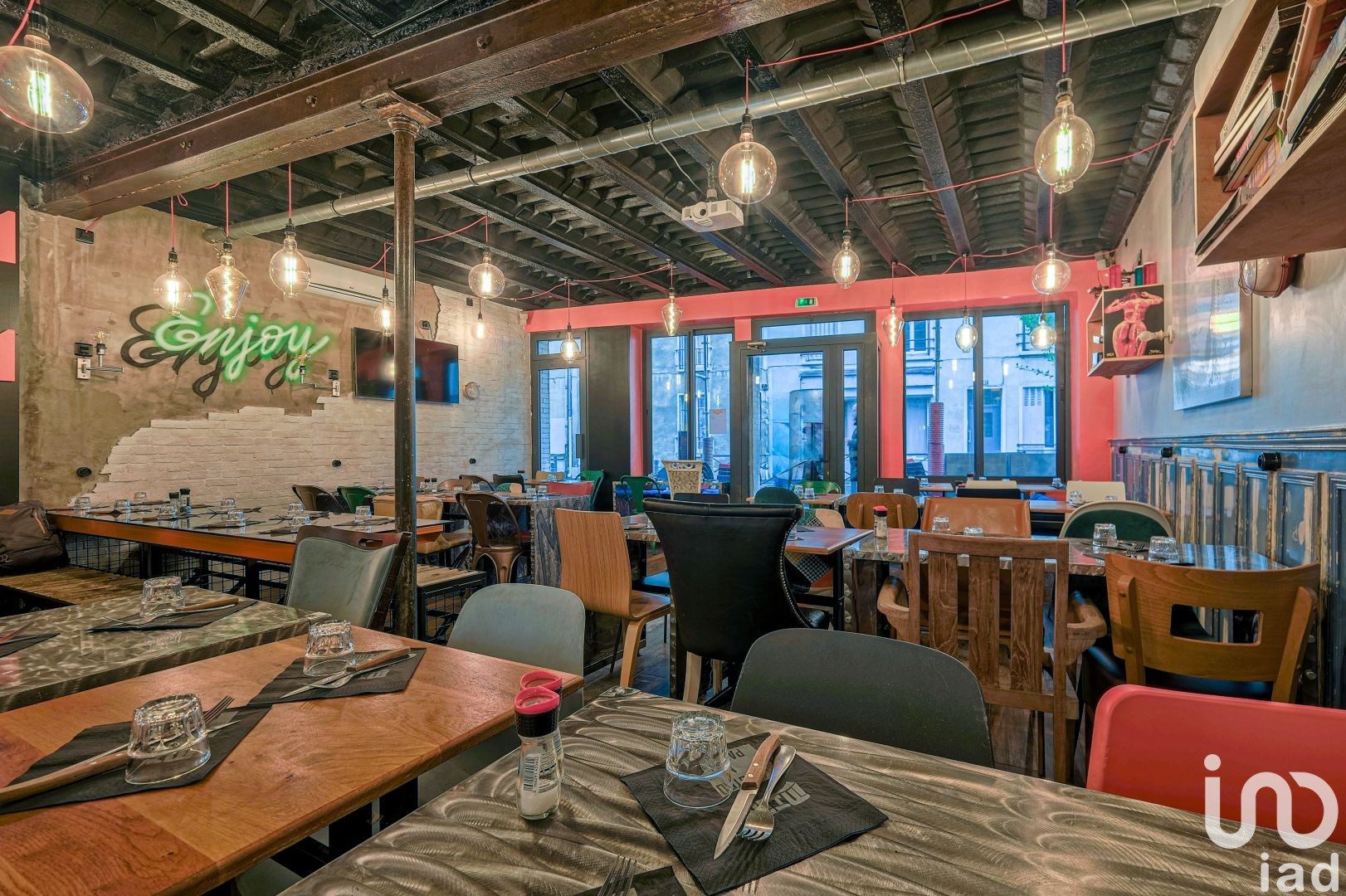 Building for sale in Montreuil, France