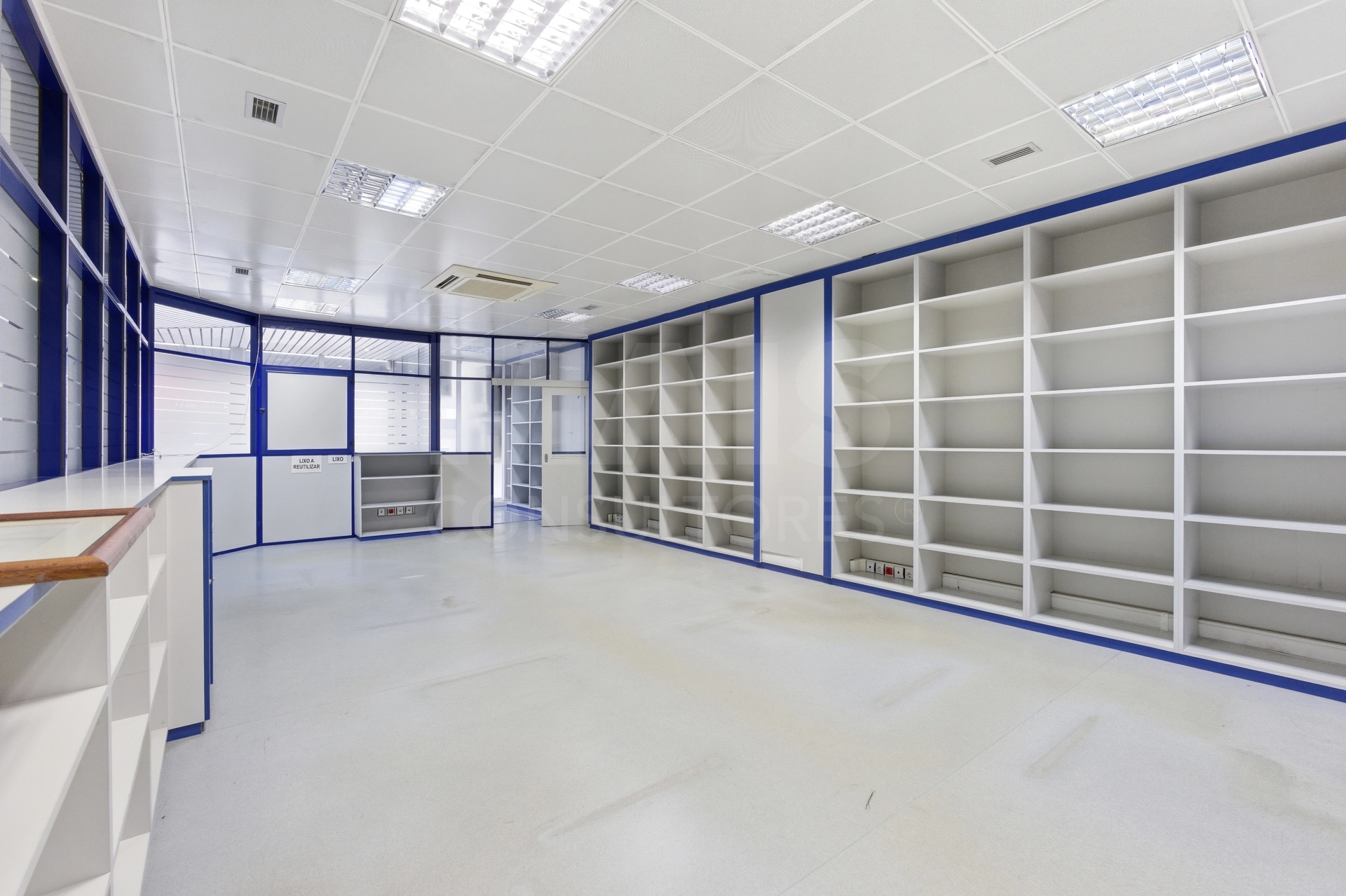 Commercial for sale in União das freguesias de Alcobaça e Vestiaria, Portugal