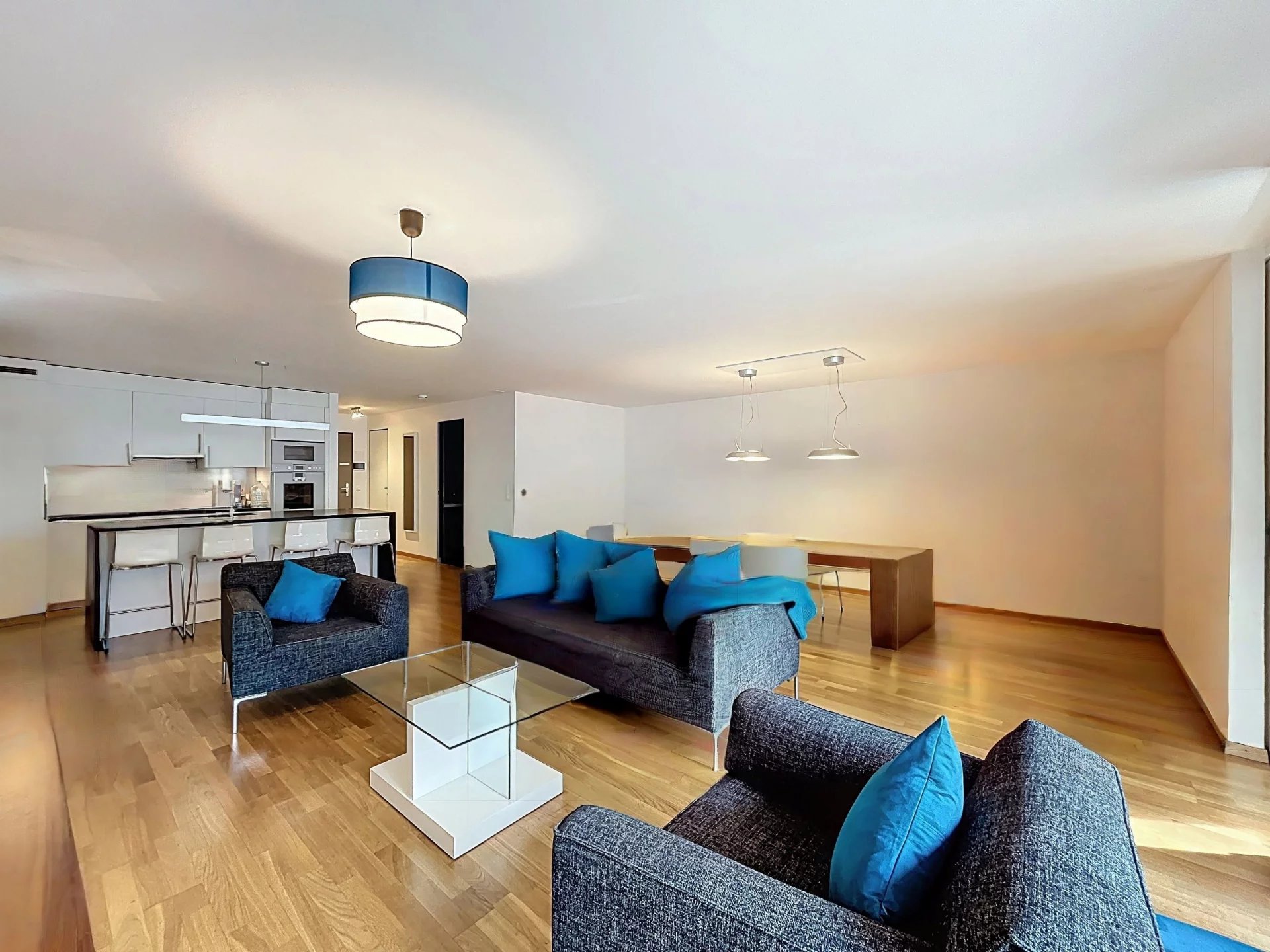 Beautiful 2.5-room apartment with lake view