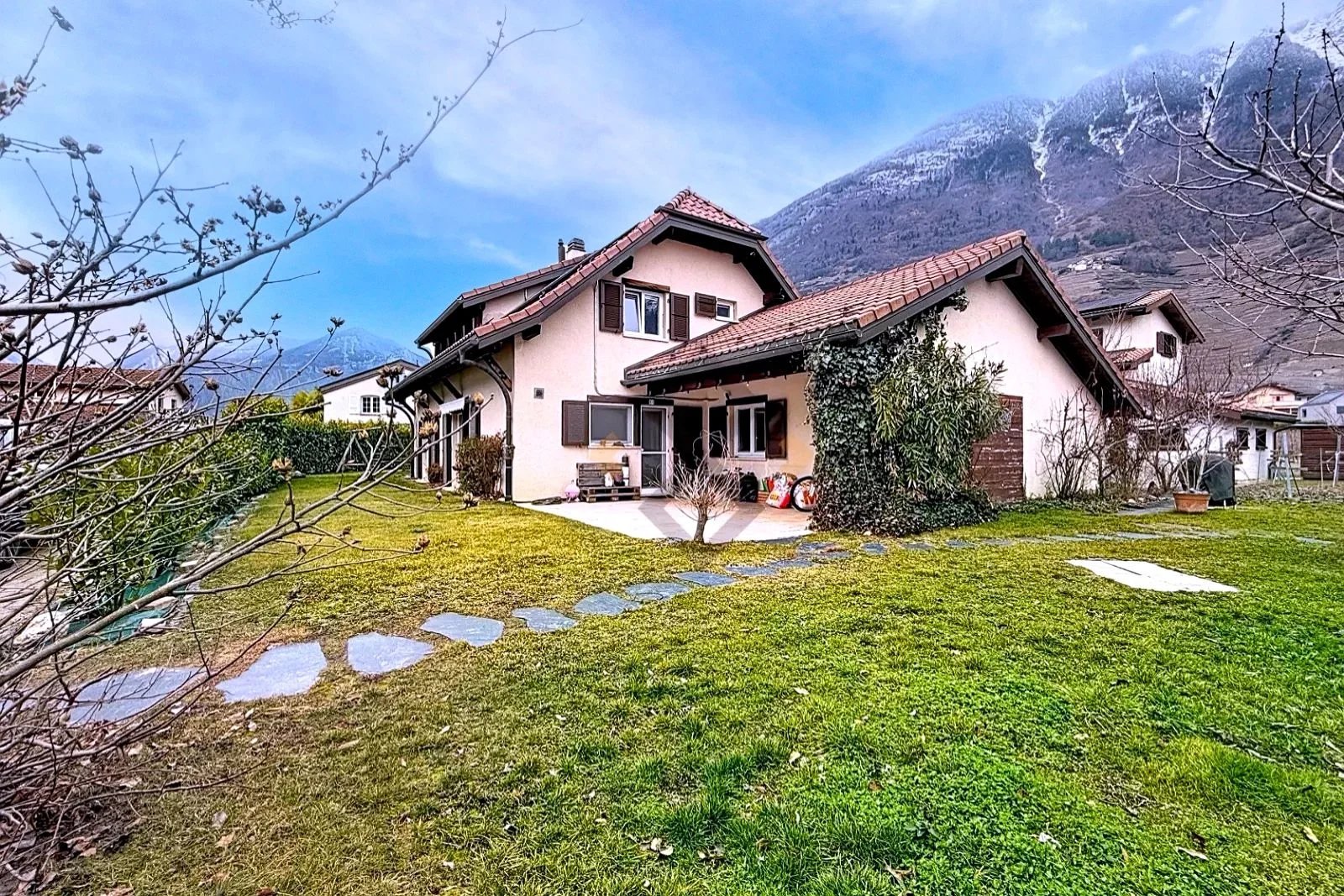 Detached house 6.5 rooms in Fully