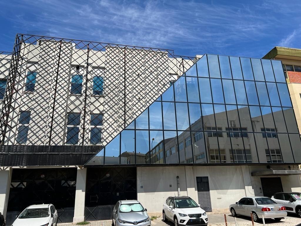 Warehouse next to Lisbon International Airport - Prior Velho - Lisbon