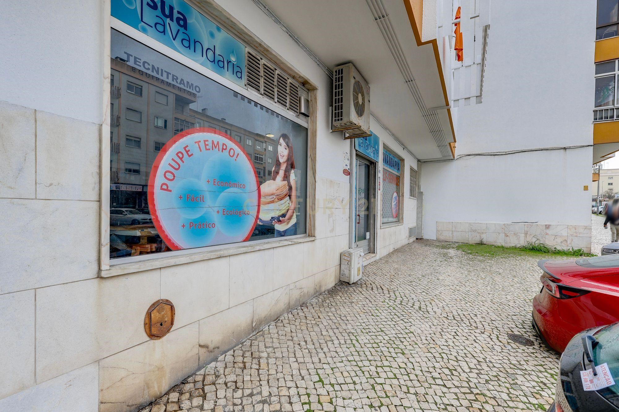 Shop with 120 m² in the Heart of Queluz – Excellent Investment Opportunity
