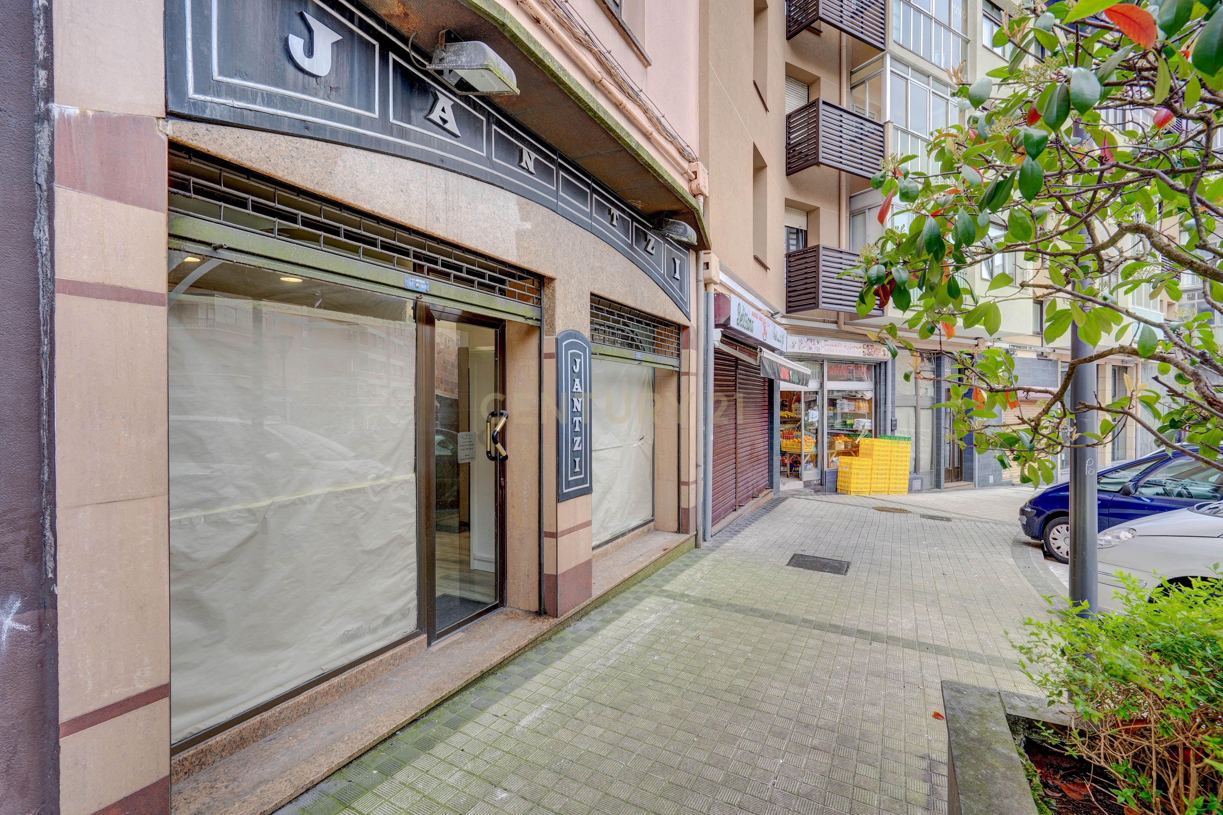 COMMERCIAL PREMISES WITH SHOP WINDOWS IN THE CENTRAL AREA OF IRUN