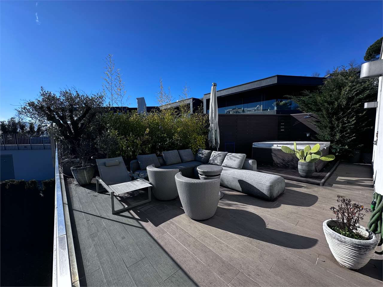 Exclusive Penthouse with Panoramic Terrace and View of the Two Lakes