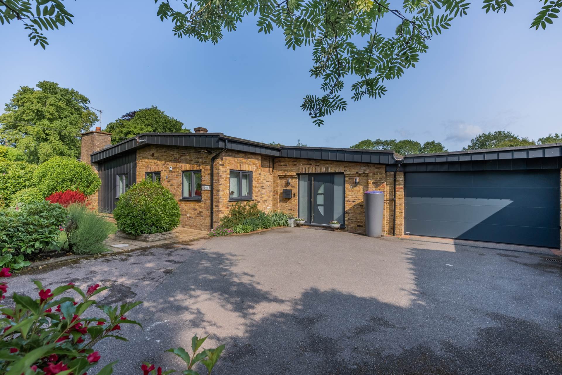 Detached House: for sale in Lycrome Road Chesham