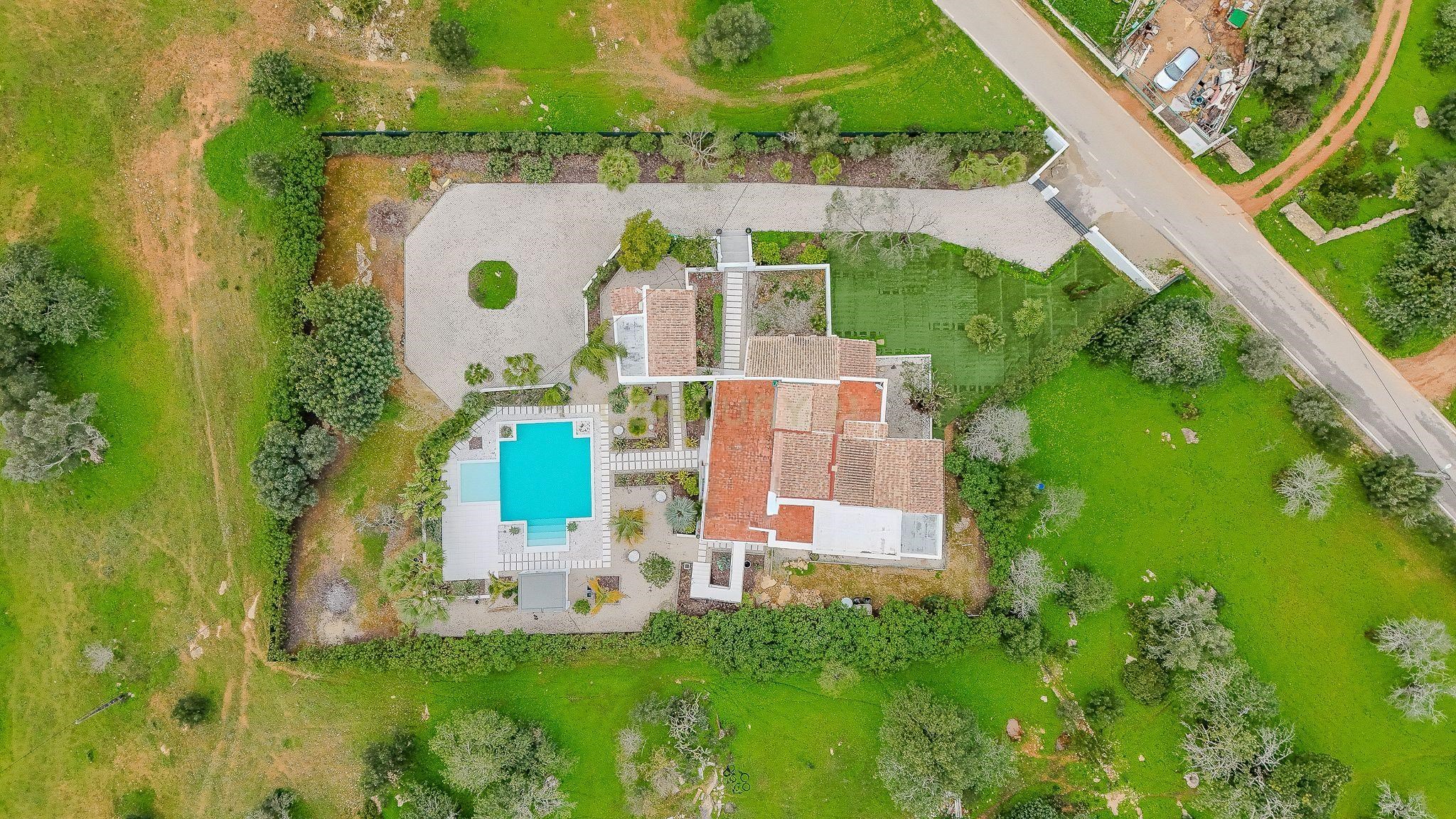 Stunning 4-Bedroom Villa in Quelfes, Olhão