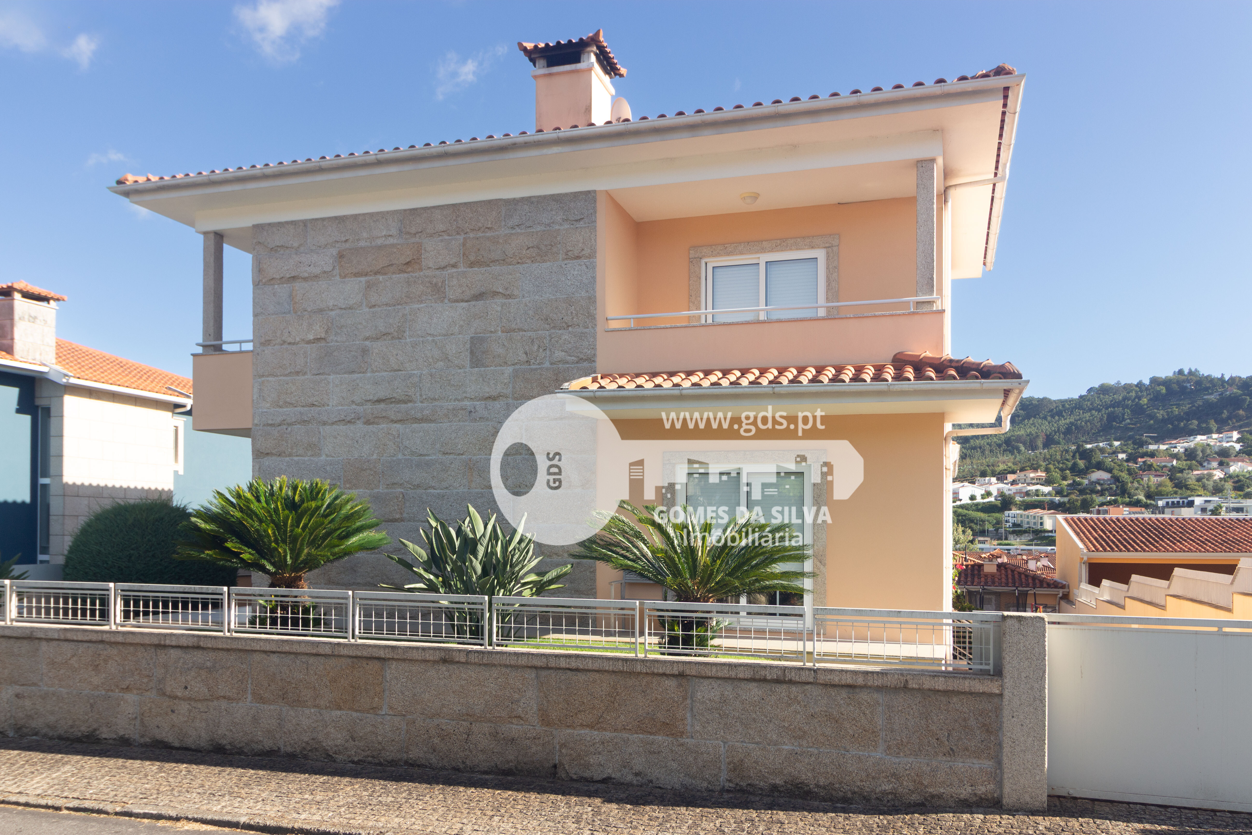 Detached House T4+1 with Garden and Barbecue in Este (São Pedro)