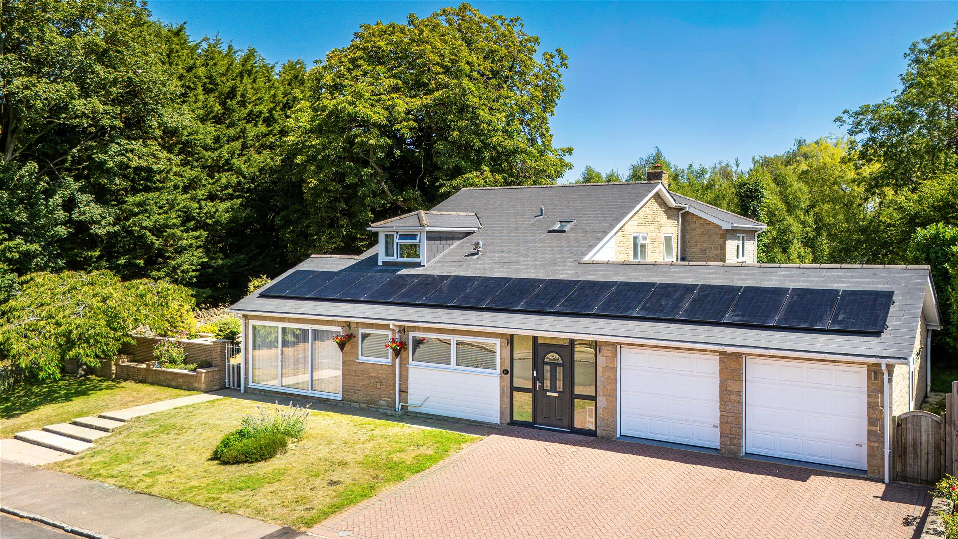 Detached Bungalow: for sale in Stratton Audley