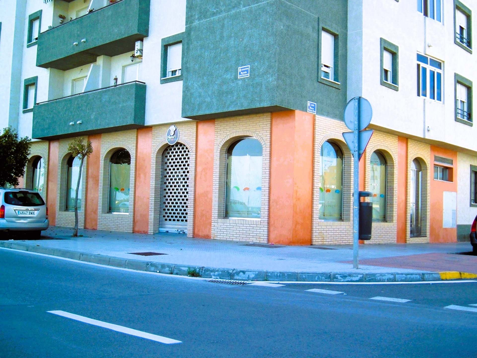 Tienda / local comercial - 204.00 m2