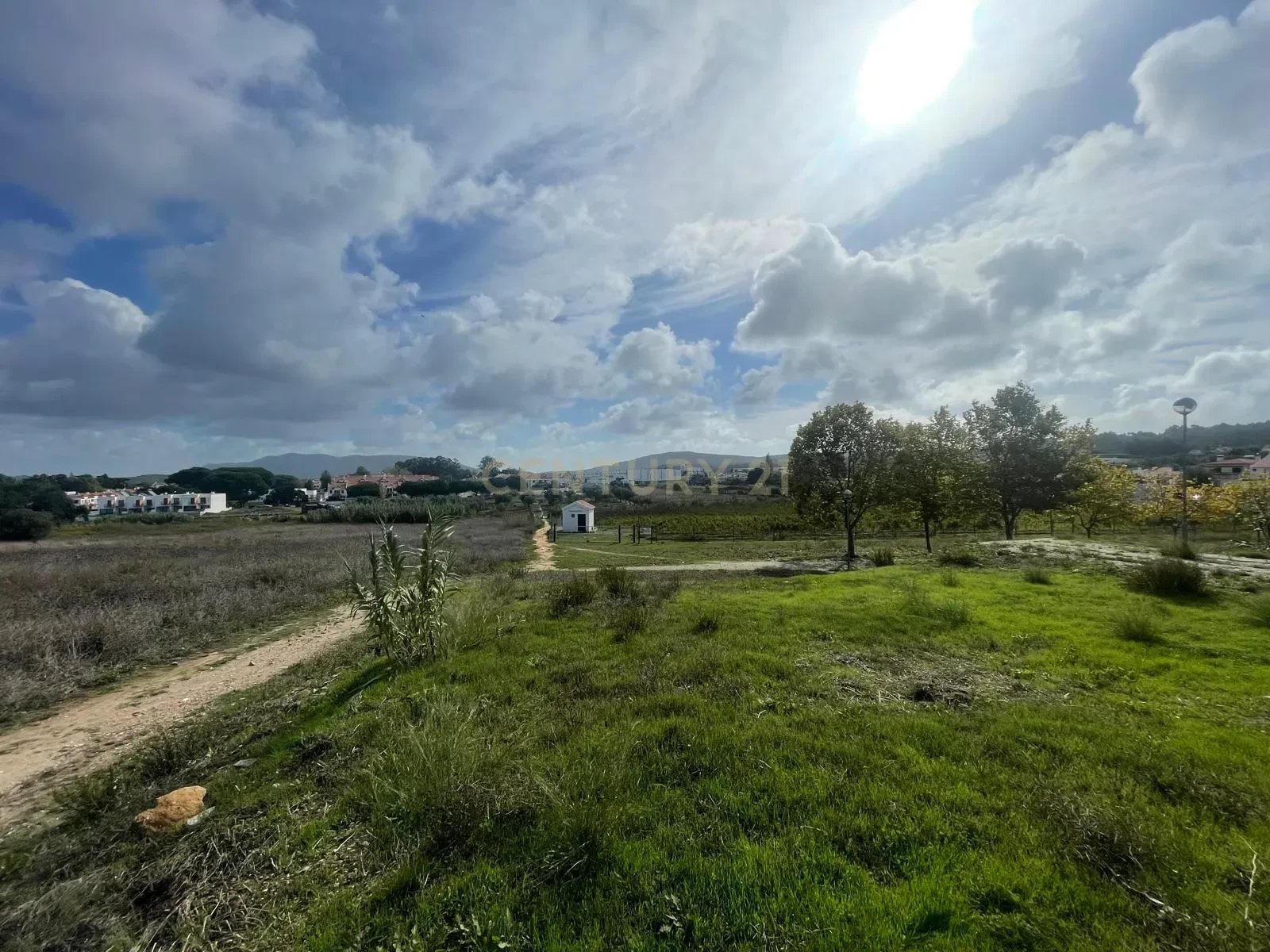 Plot of 1750 m2 for construction in Cotovia/ Sesimbra