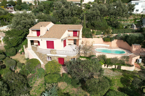 FOR SALE VILLA SEA VIEW GULF OF ST-TROPEZ 5 BEDROOMS ANNEX SWIMMING POOL PARKING IN LES ISSAMBRES