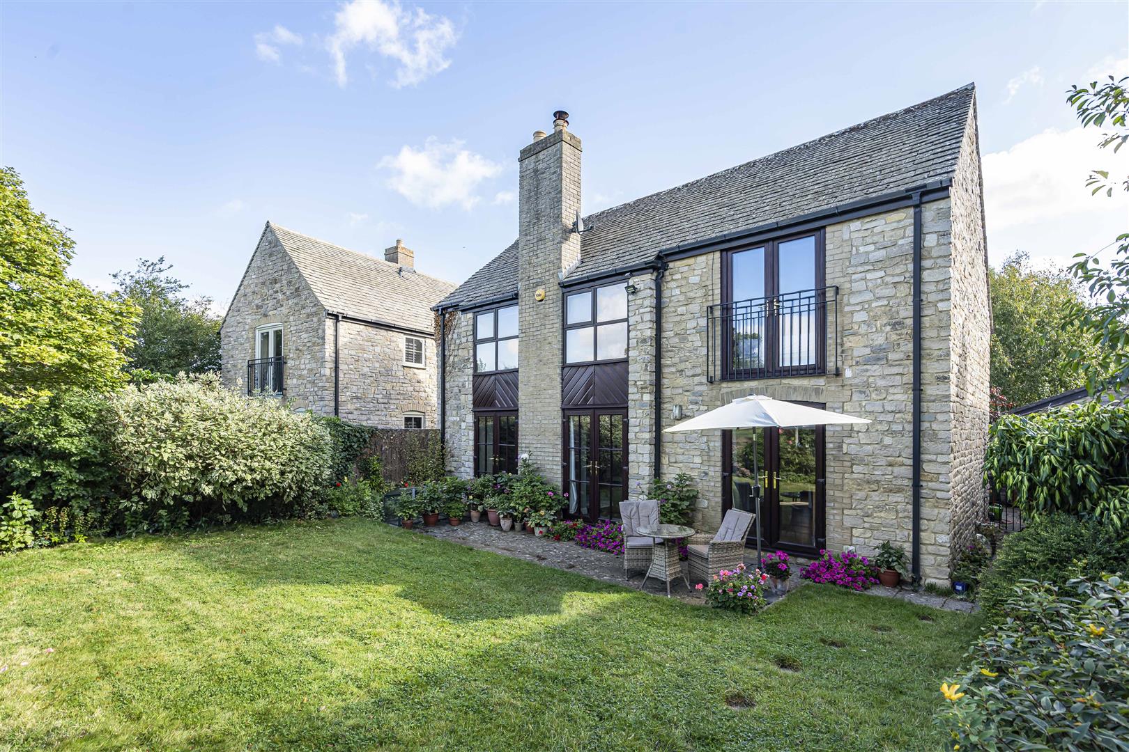 House: for sale in Weston-On-The-Green