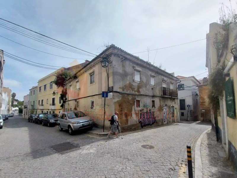 Building for Rehabilitation with 5 Apartments - Almada (centre)