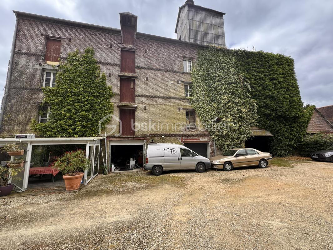 Investment building of 540 m2 and its warehouse of 547 m2 in Sempigny (60400)