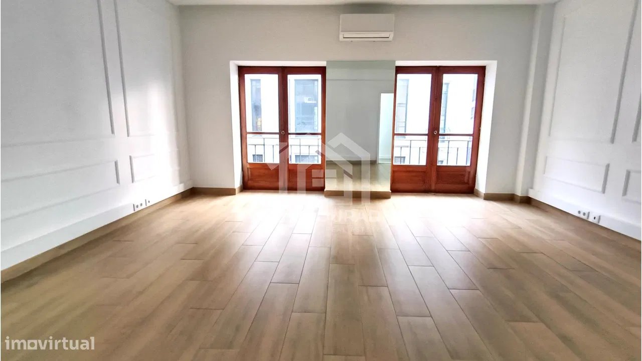 Commercial for sale, Porto (União das freguesias de Cedofeita, Santo Ildefonso, Sé, Miragaia, São Nicolau e Vitória, Portugal)