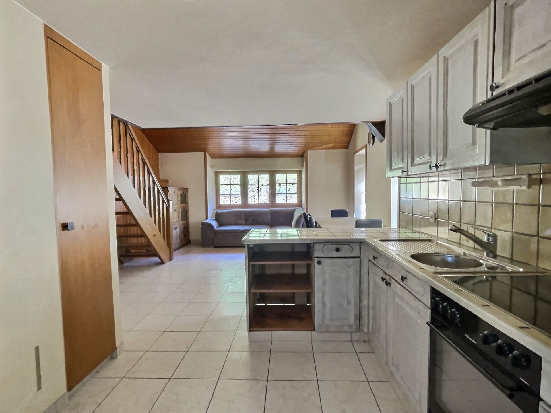 Village house with 2 apartments and cellar/carnotzet