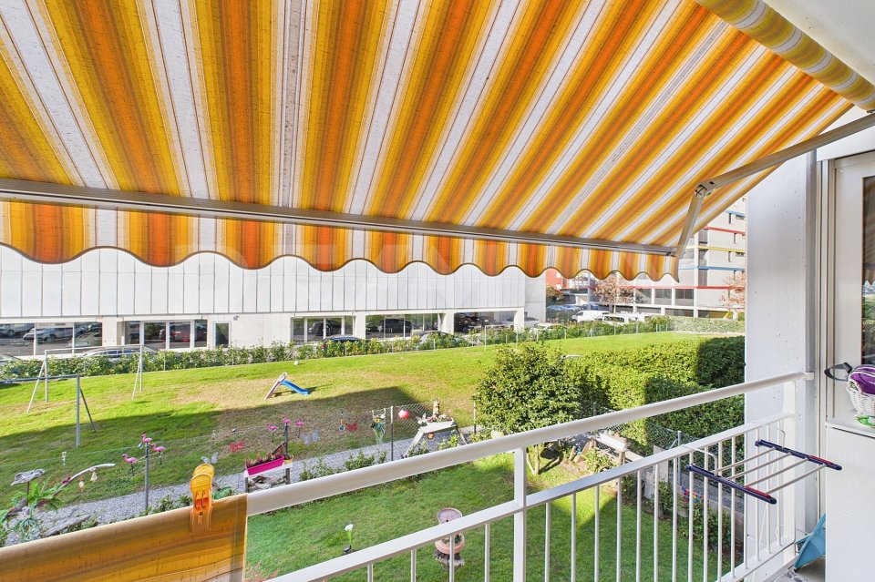 Comodo appartamento di 4 ½ locali con doppi balconi e posti auto