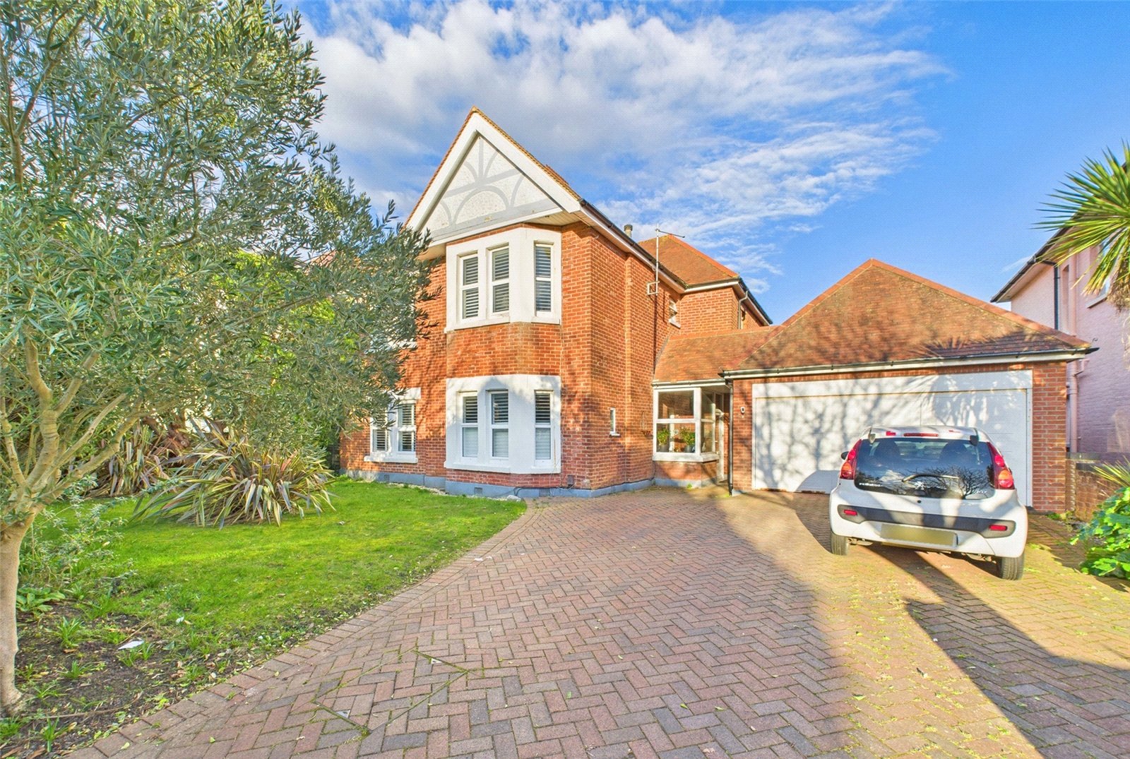 Detached House: for sale in Bournemouth