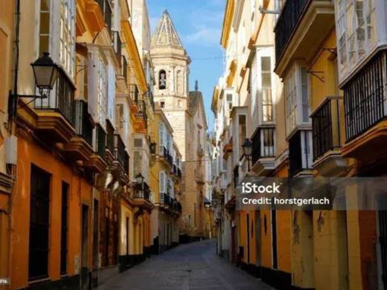 BUILDING FOR SALE IN HISTORICAL CENTER OF CÁDIZ