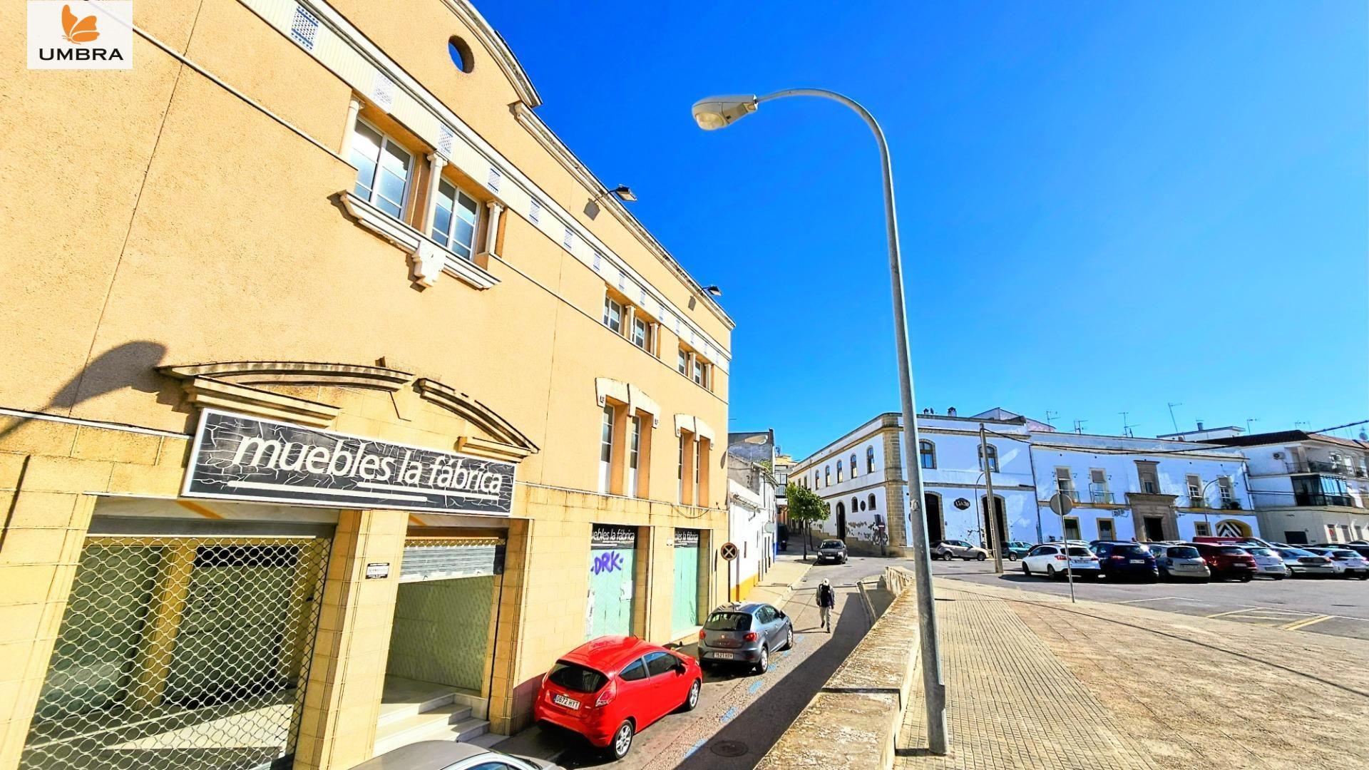 More than 1,800 m2 in the heart of Jerez: perfect for an academy, showroom, gym or public entity