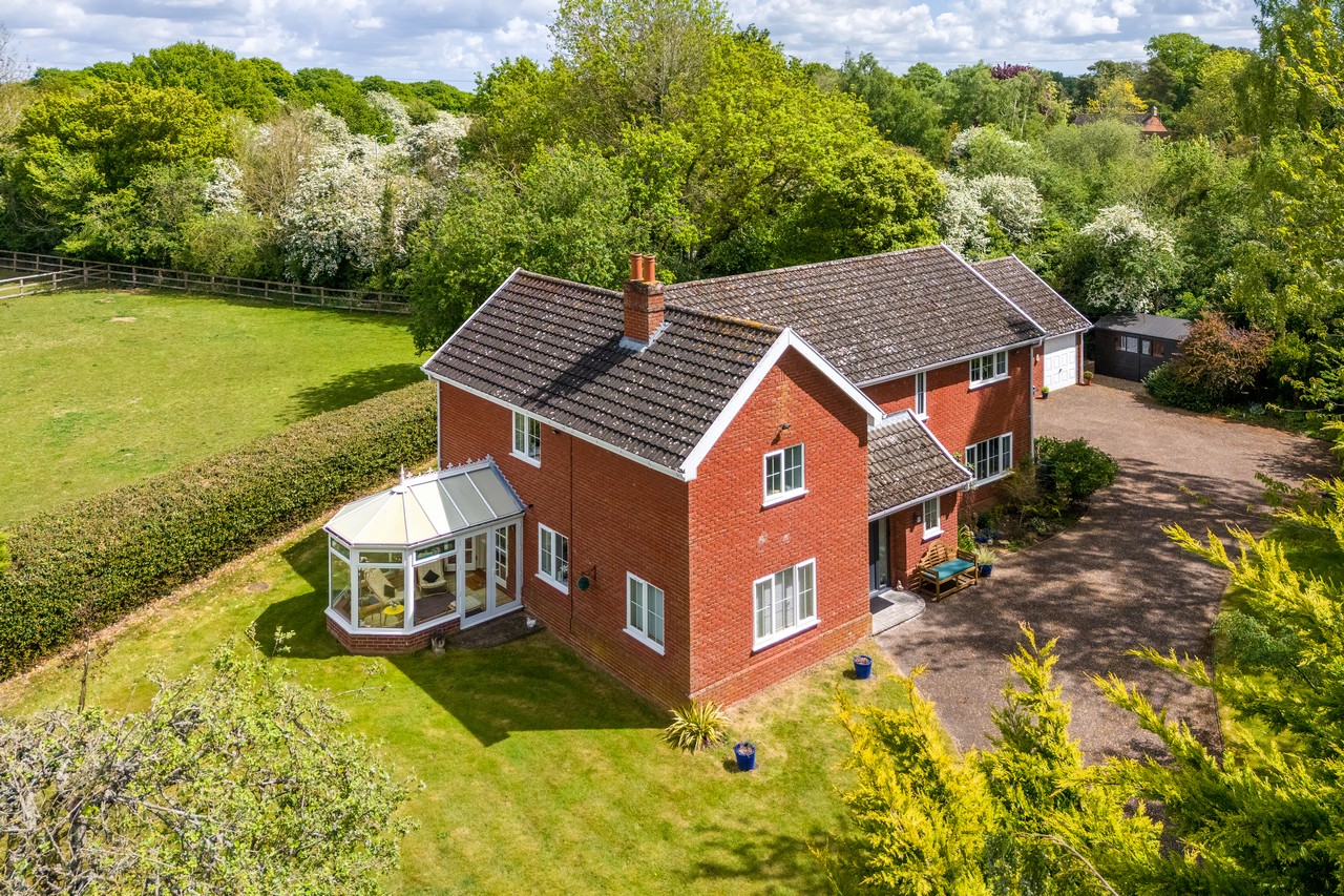 Detached House: for sale in Stuston Diss