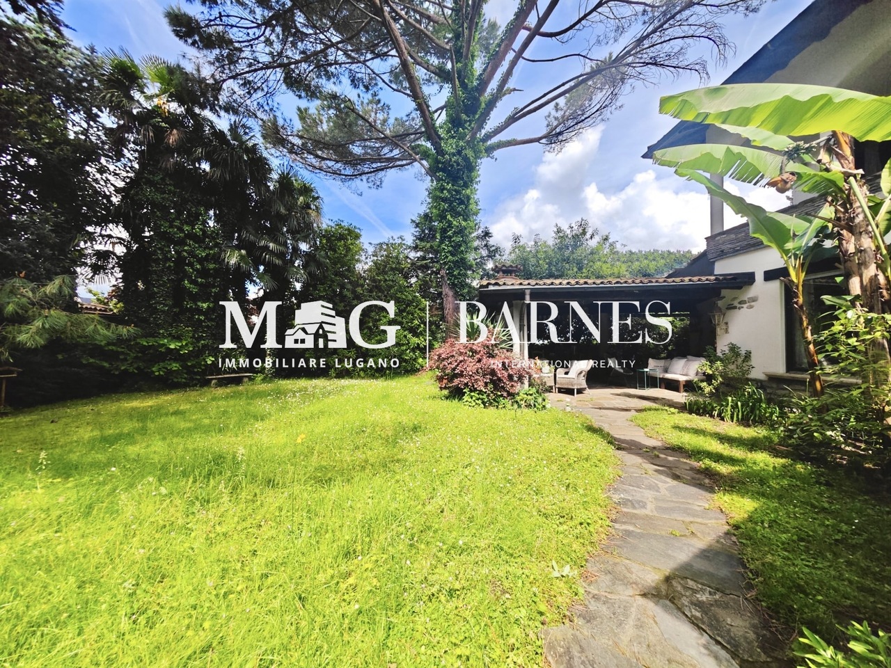 Montagnola - Collina d'Oro: Villa with pool near TASIS and Lugano