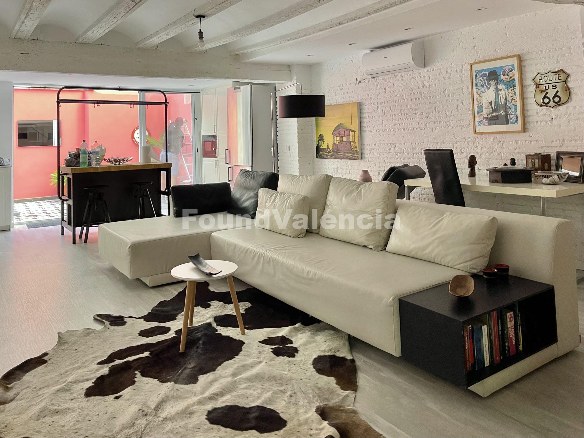 Fully Renovated Character Apartment Facing the Quart Towers