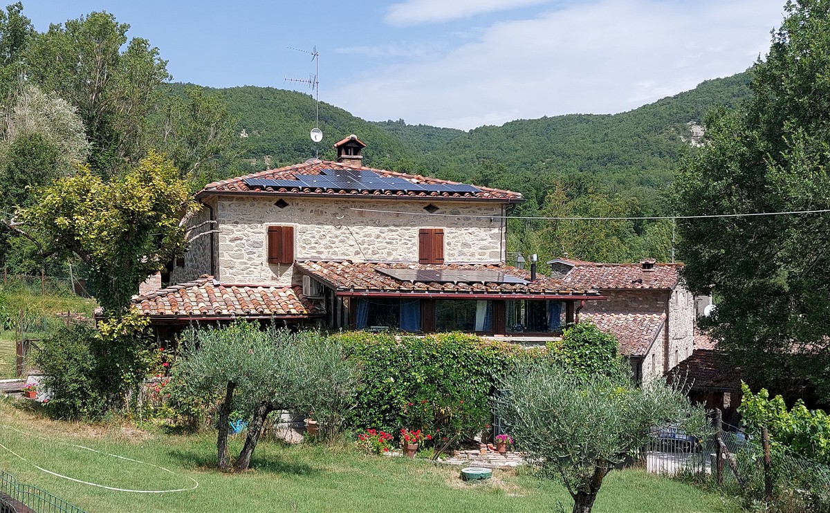 Former Mill with Annexes and Pool near Caprese Michelangelo