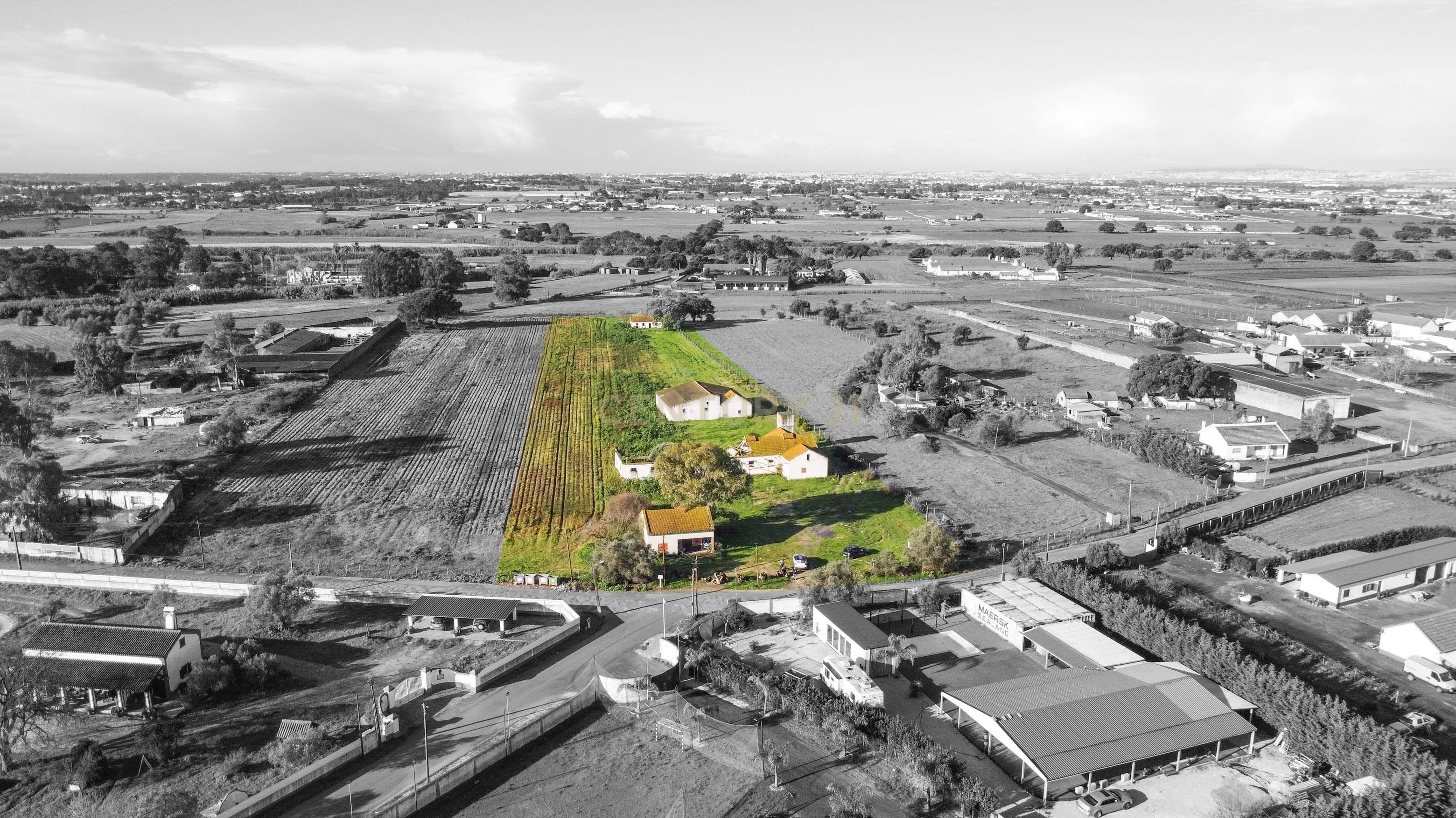 Farm for Renovation with 14,000 m², 3 Urban Licenses and 1 Rural License