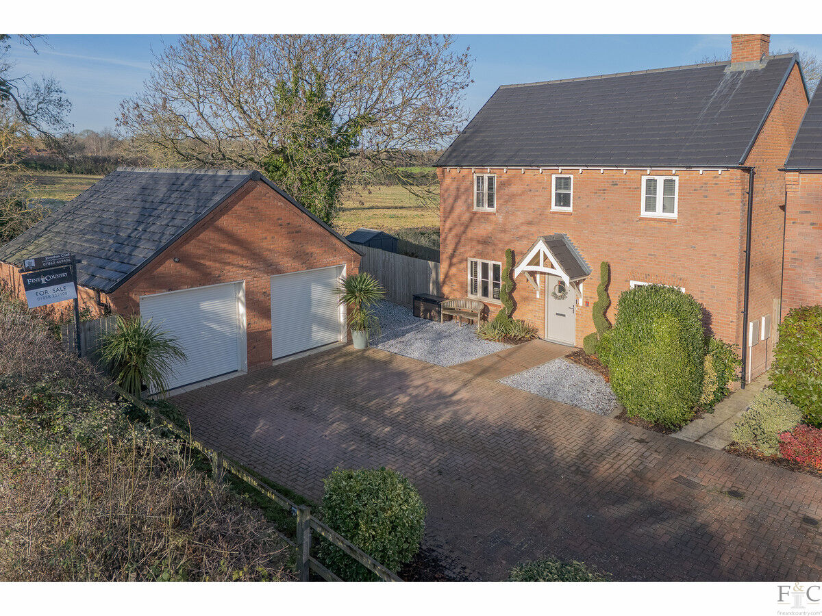 Under Offer: Detached House for sale in Great Bowden, Market Harborough