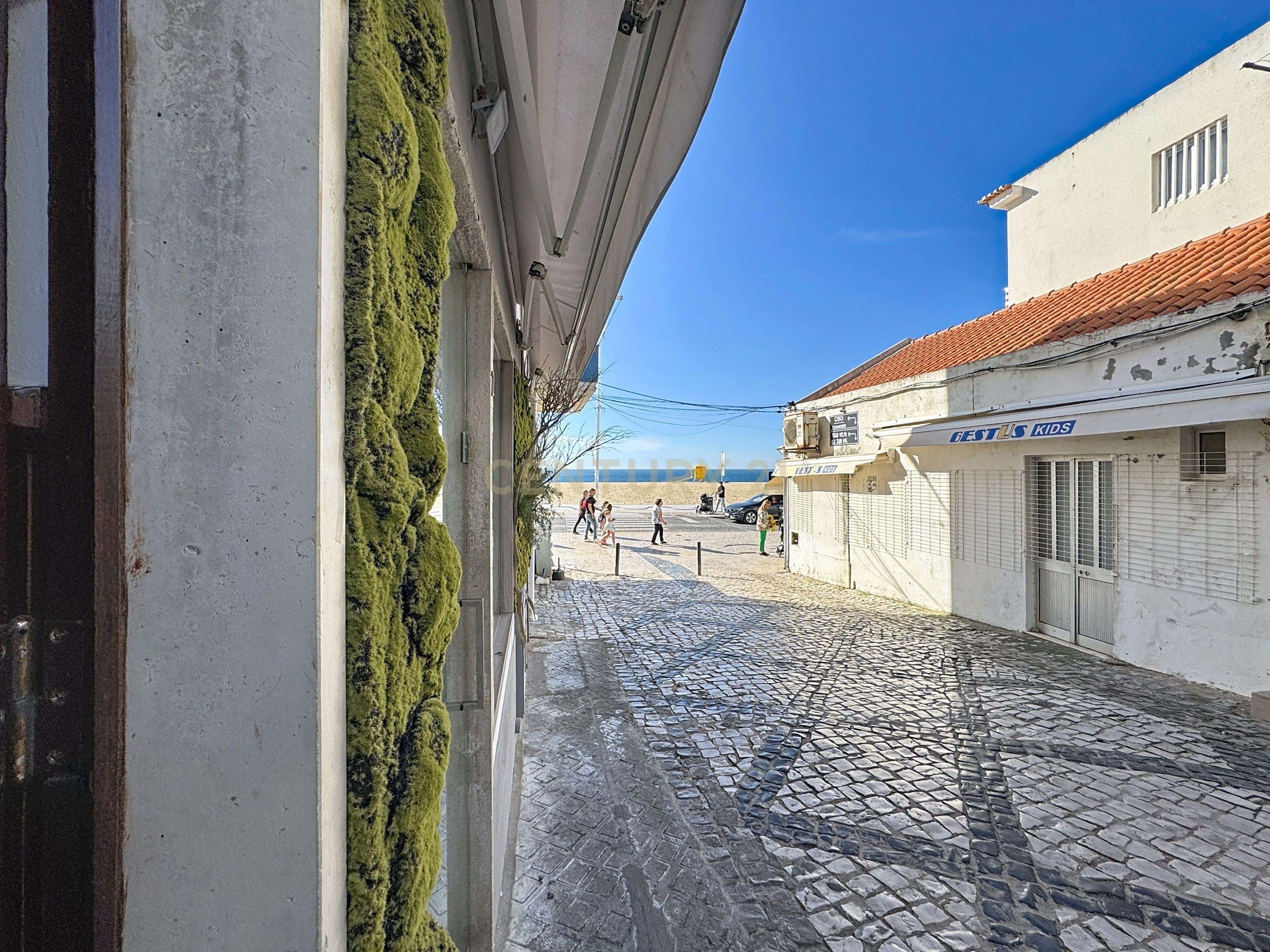 Building with Shop and Apartment – Excellent Location in Nazaré, with Sea View