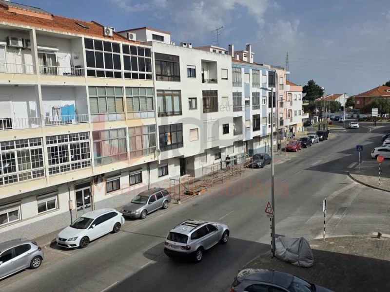 3 bedroom flat, excellent location, with two-car garage, Foros de Amora, Seixal