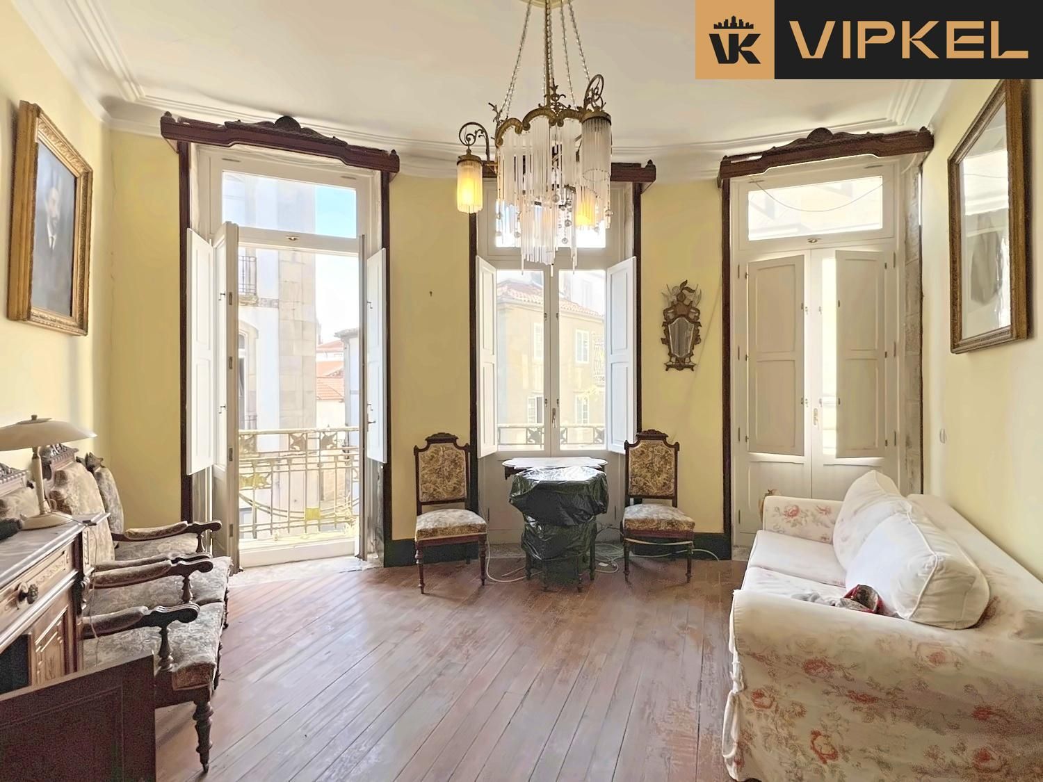 Building for sale in Santiago de Compostela, Spain