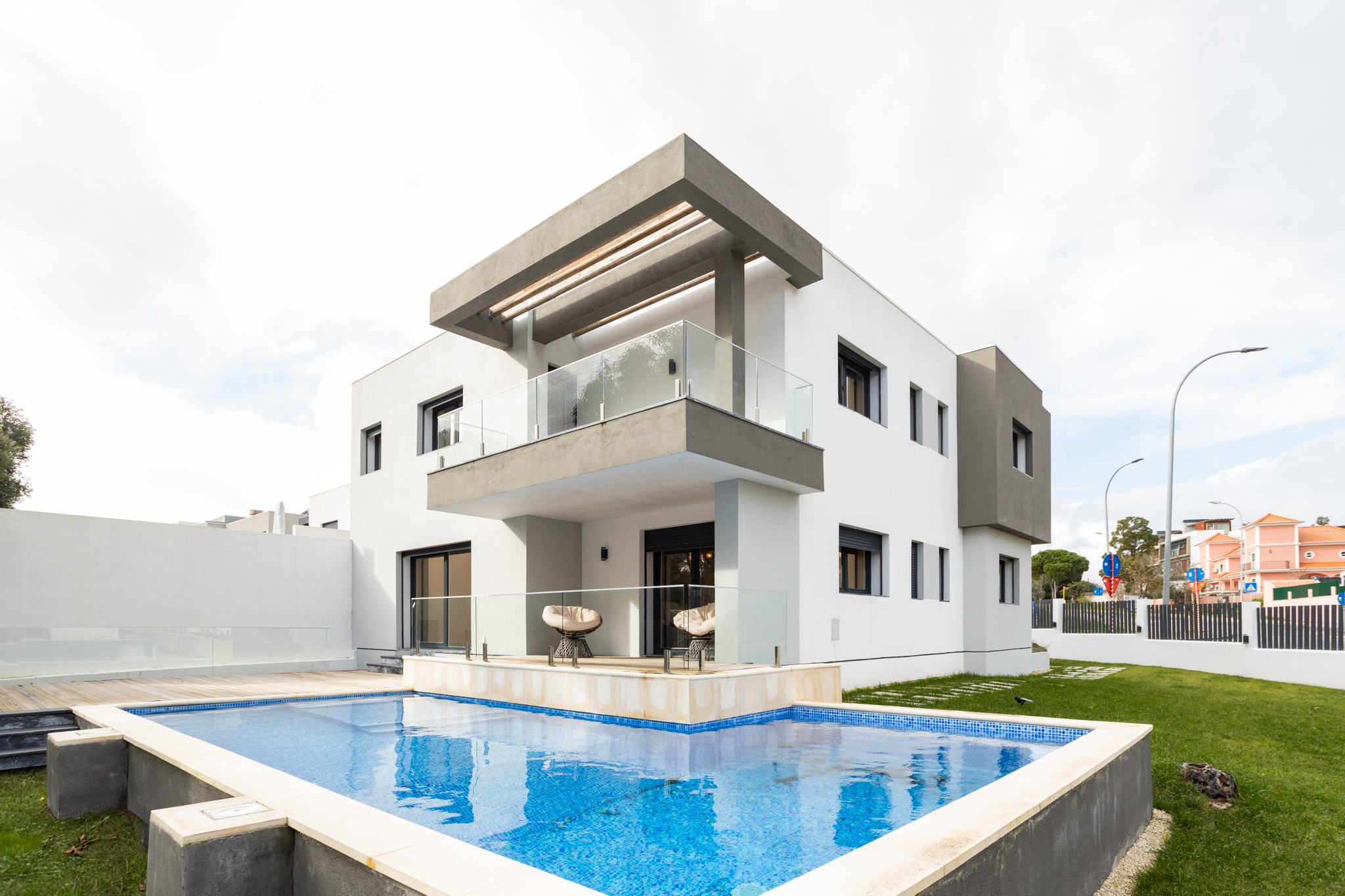 Contemporary 5-Bedroom Detached Villa | New | Swimming Pool & Garden