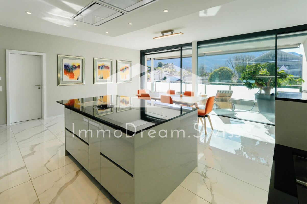 5 1/2 room condominium, in a top privileged location: "Unusual modern residence"