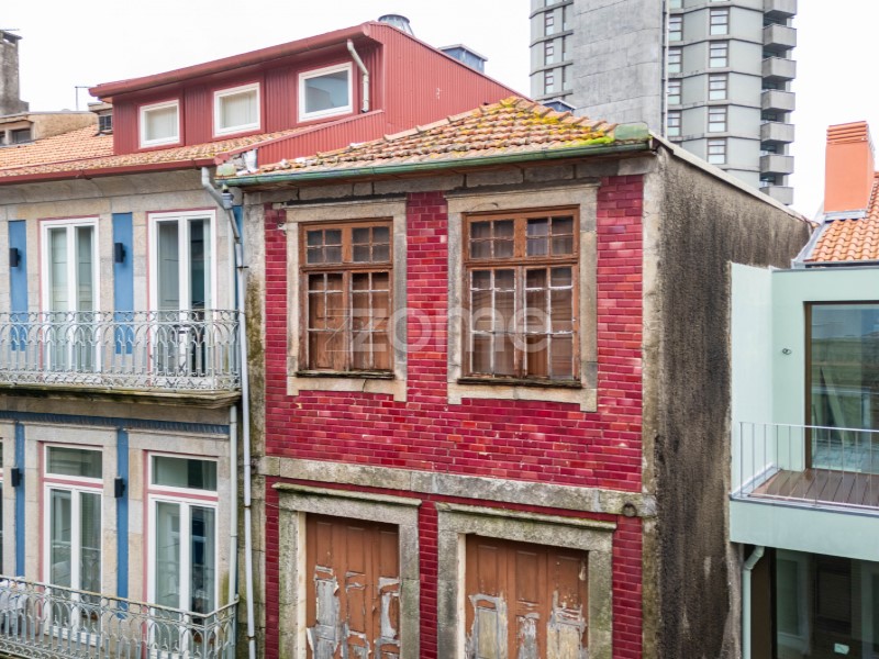 Building for investment in Rua do BonJardim - Downtown Porto