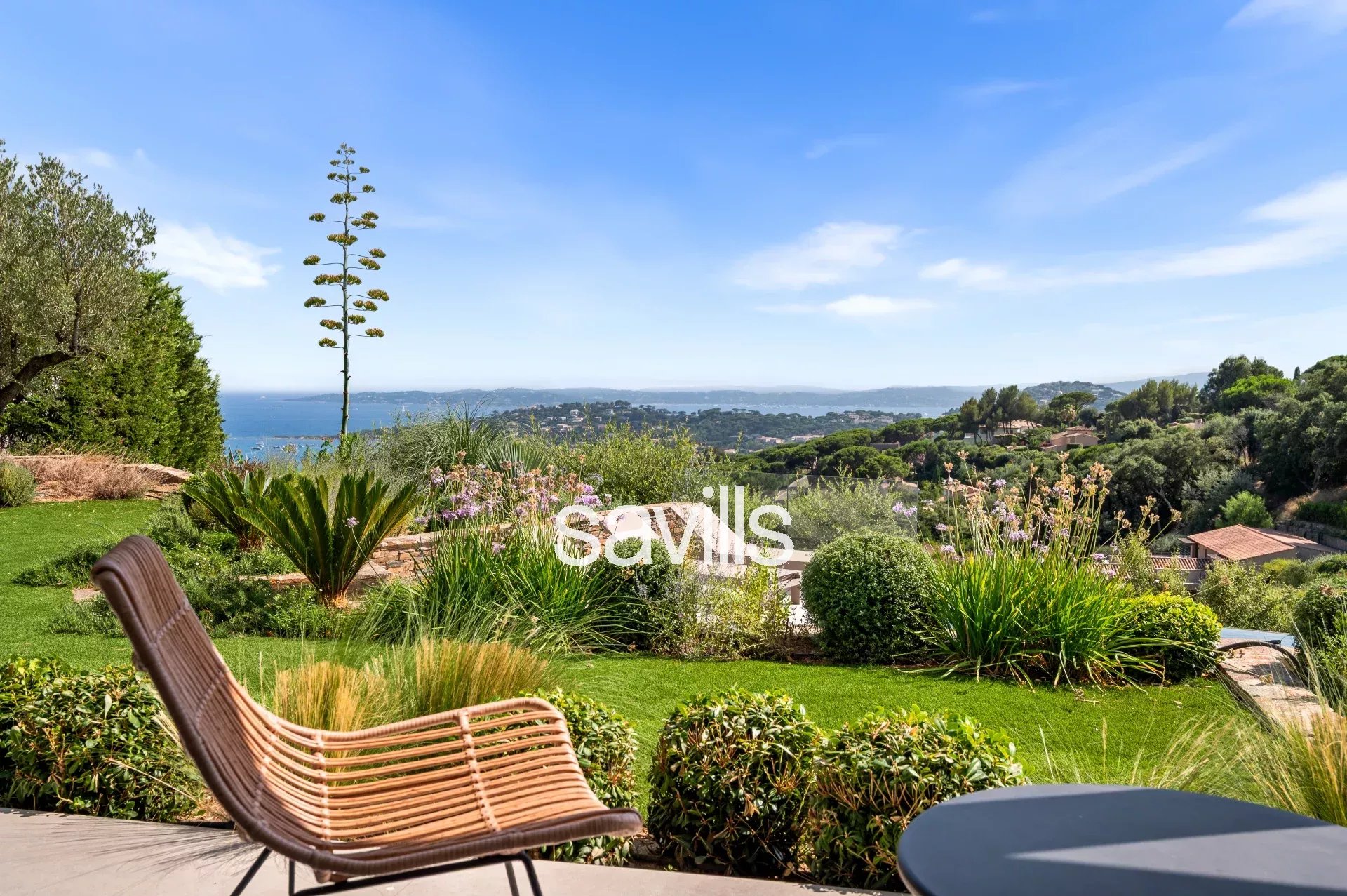 Contemporary villa with sea view in a secure estate in Sainte-Maxime