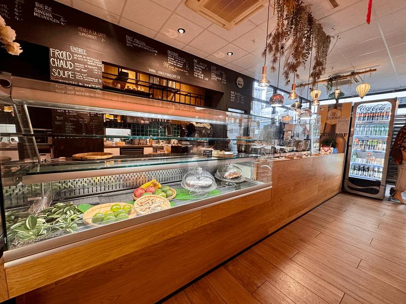 WITH TERRACE - IN SHOPPING CENTRE