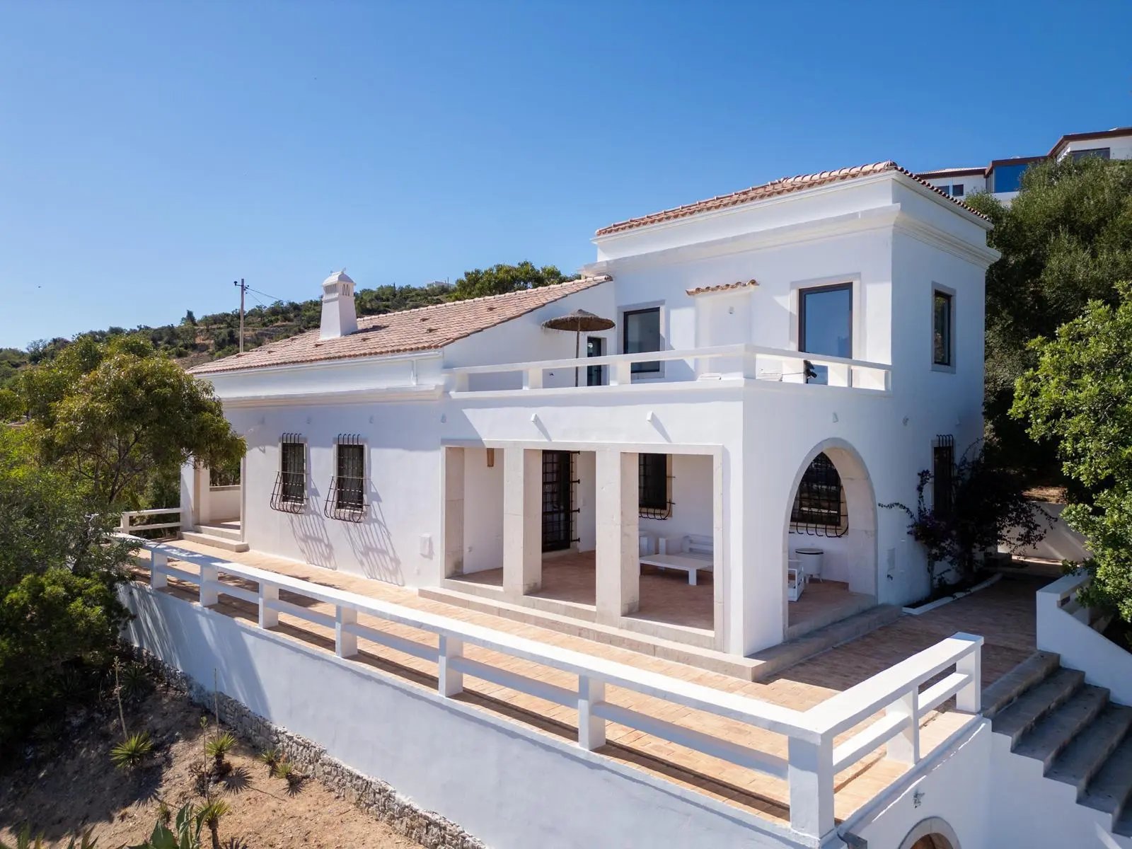 Santa Bárbara de Nexe magnificent 4 bedroom property renovated with great taste offering splendid ocean views