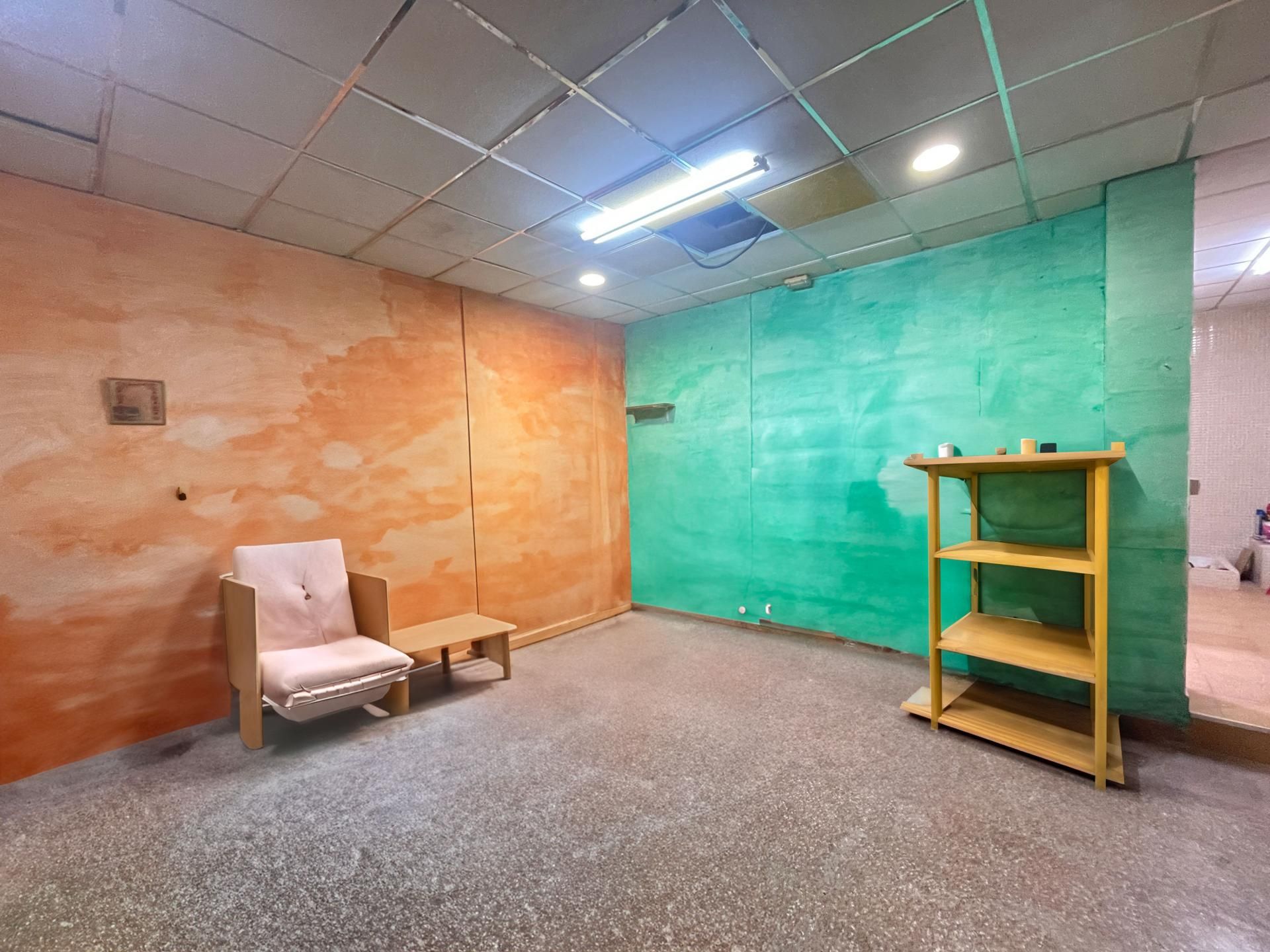 Commercial for sale in Elche, Spain