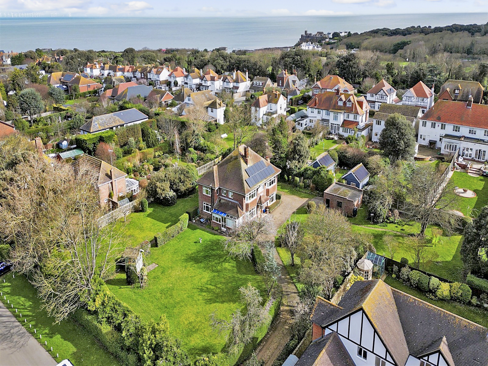 Detached House: for sale in Kingsgate Broadstairs